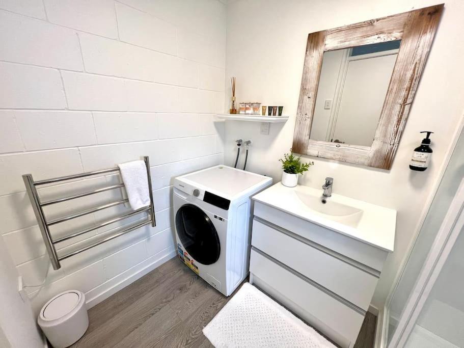 Holiday home Spacious, Bright & With Amenities Auckland