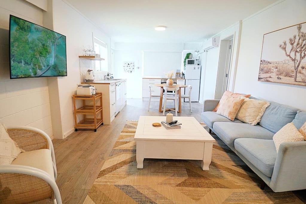 Spacious, Bright & With Amenities Holiday home Auckland