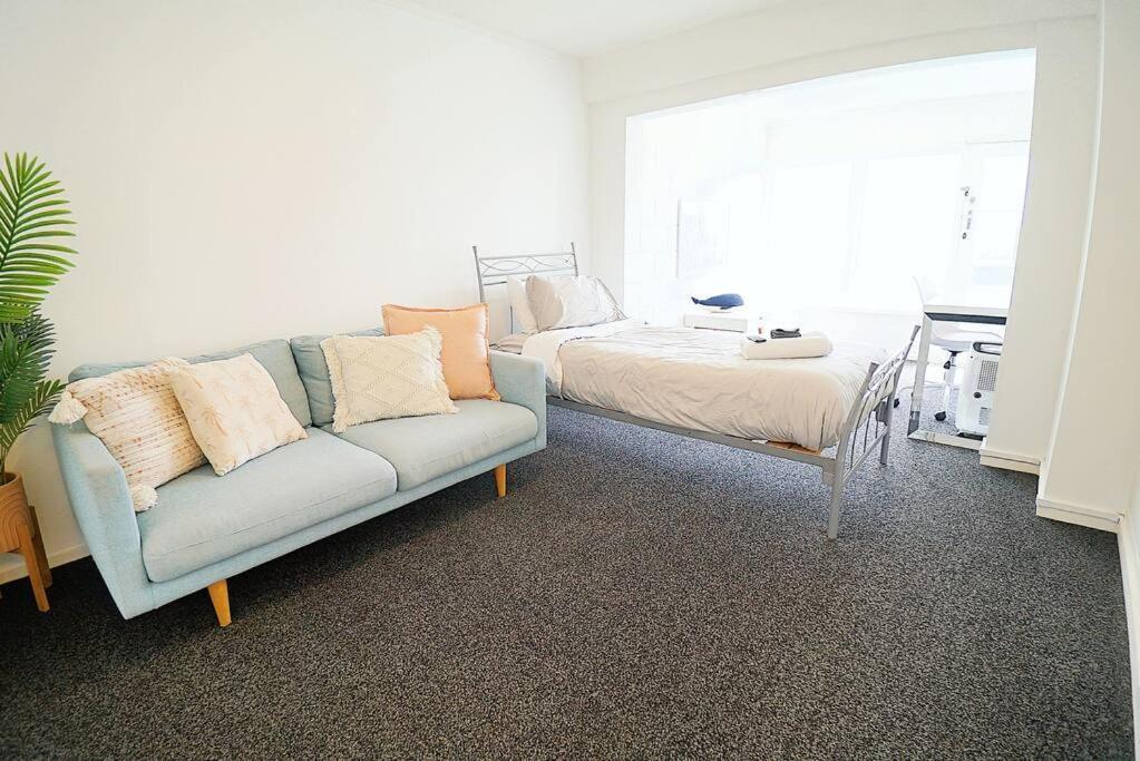 Holiday home Spacious, Bright & With Amenities *