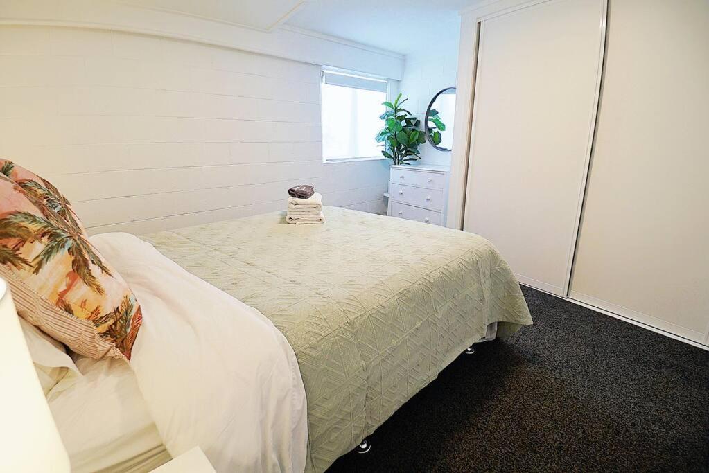Spacious, Bright & With Amenities *