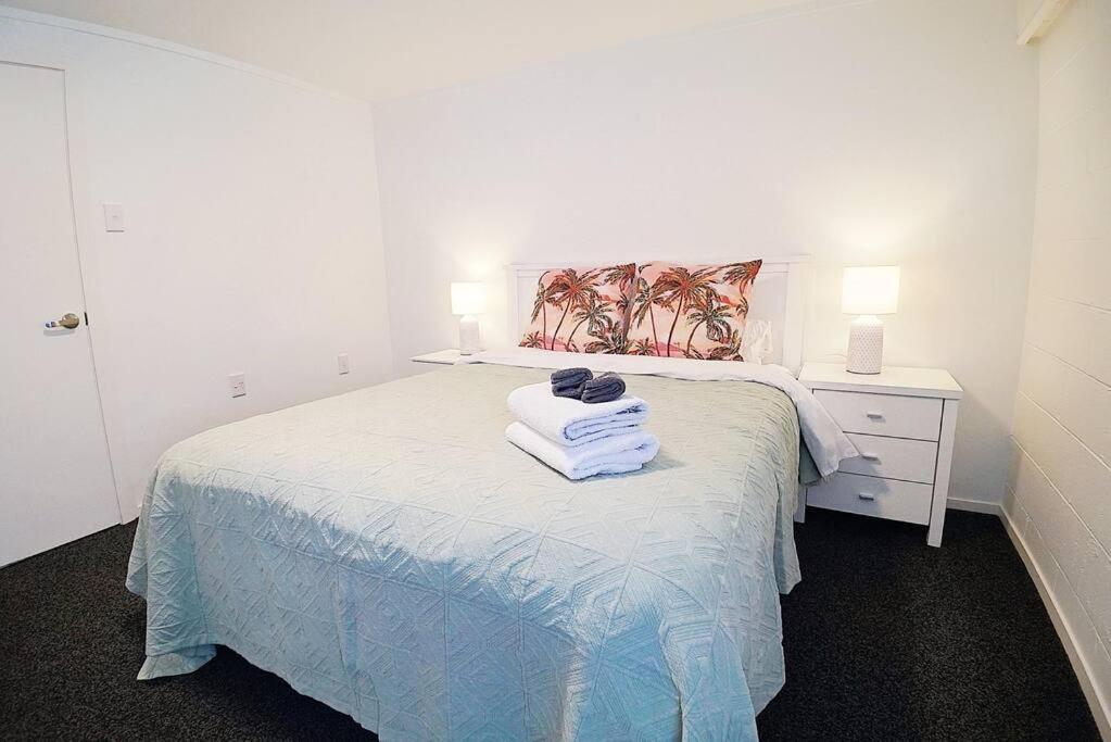 Spacious, Bright & With Amenities Holiday home Auckland