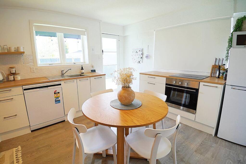 Holiday home Spacious, Bright & With Amenities Auckland