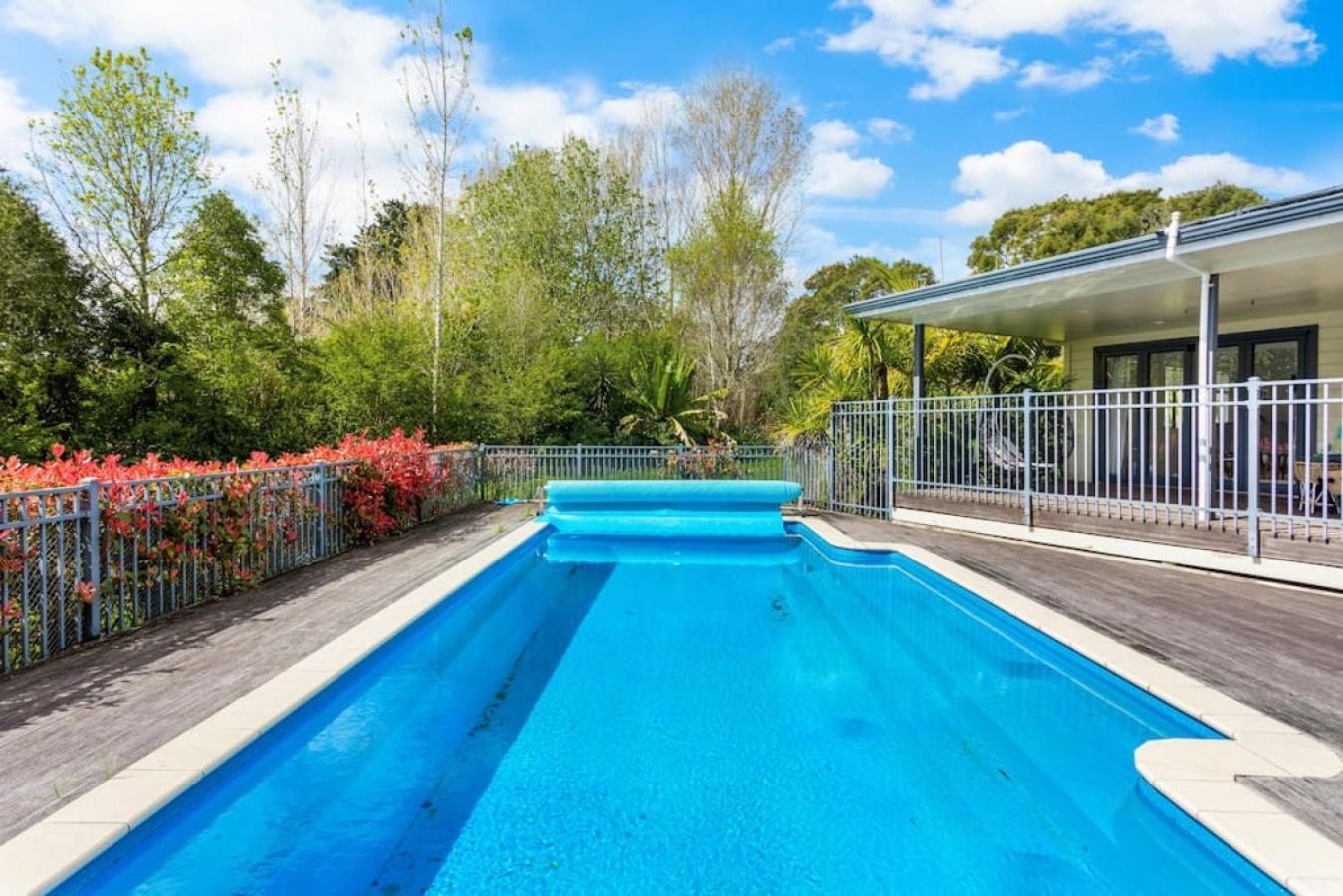 Ultimate 5-bedroom Rural Poolside Oasis - *