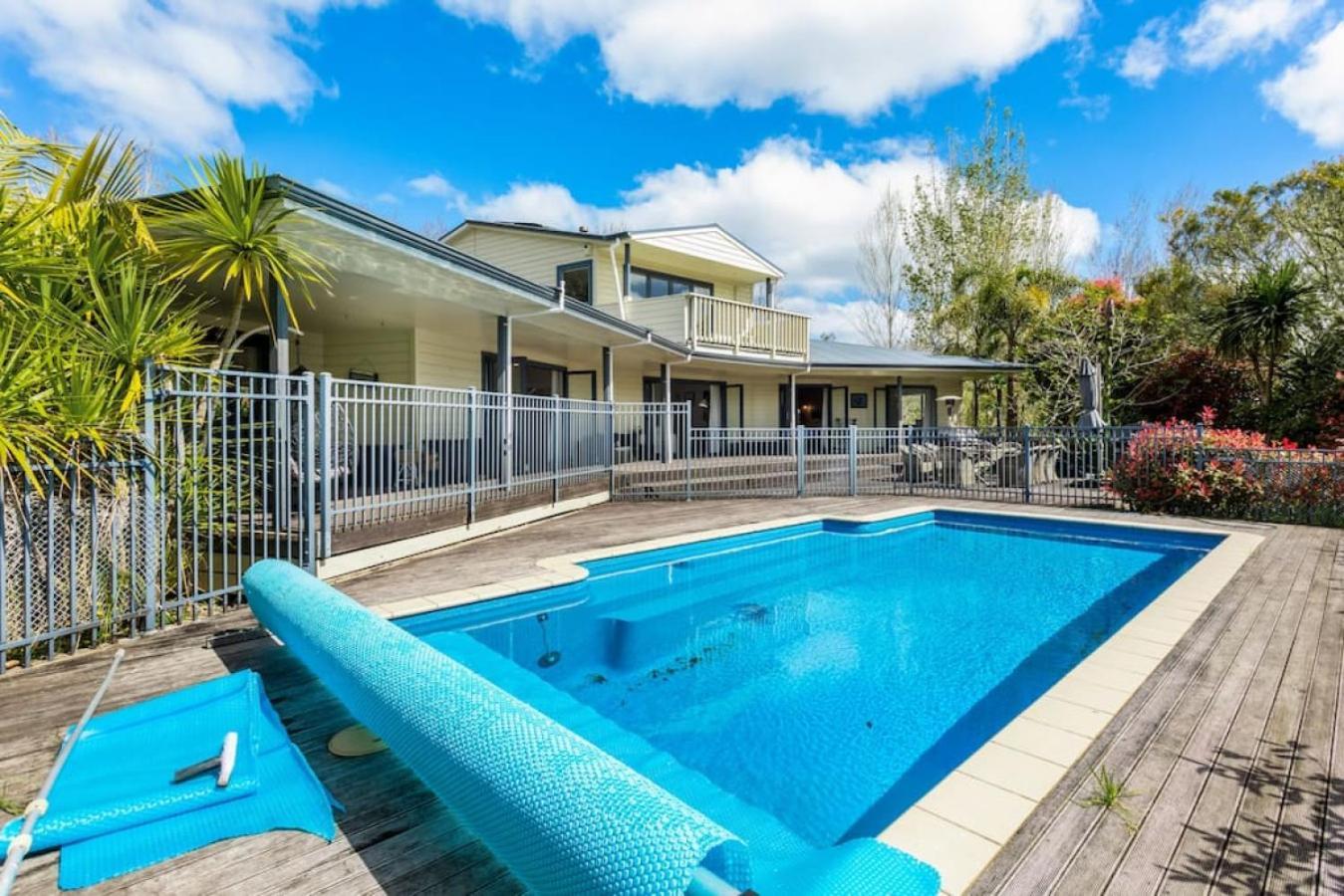 Ultimate 5-bedroom Rural Poolside Oasis - Auckland