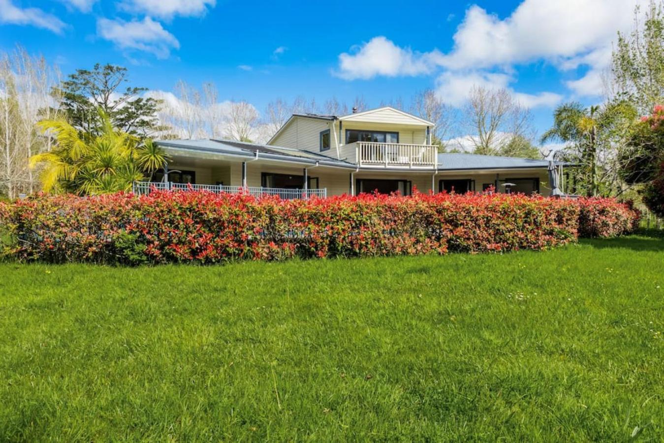 Ultimate 5-bedroom Rural Poolside Oasis - * Auckland