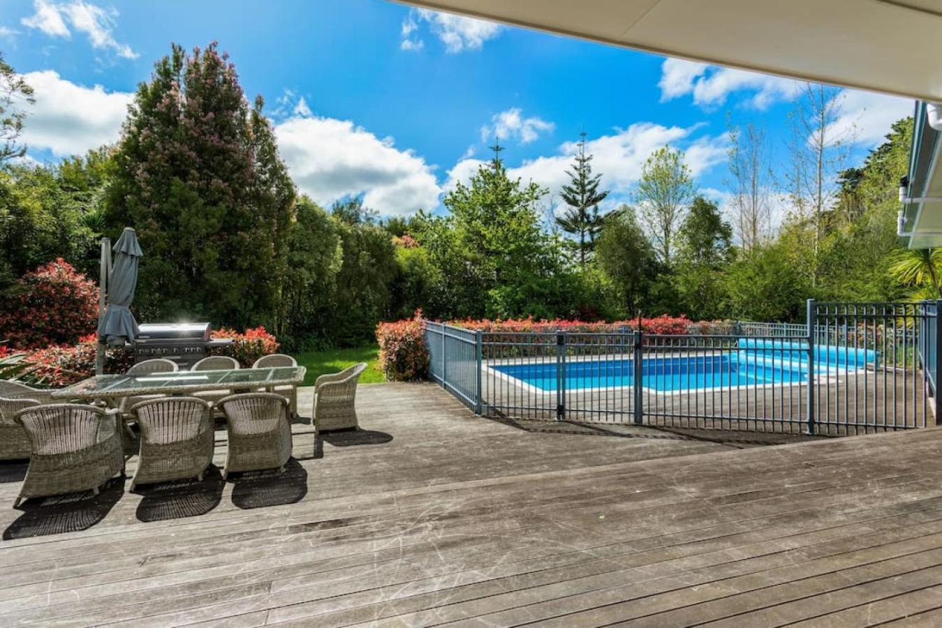 Ultimate 5-bedroom Rural Poolside Oasis -