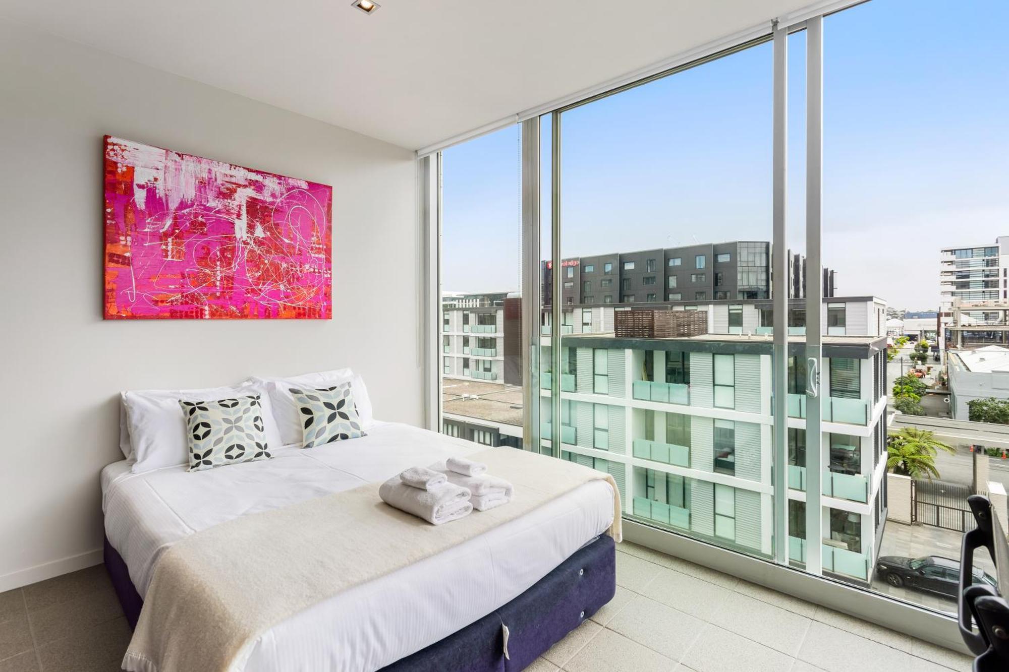 Marina Luxe Retreat W Carpark-pool-spa-gym-sauna