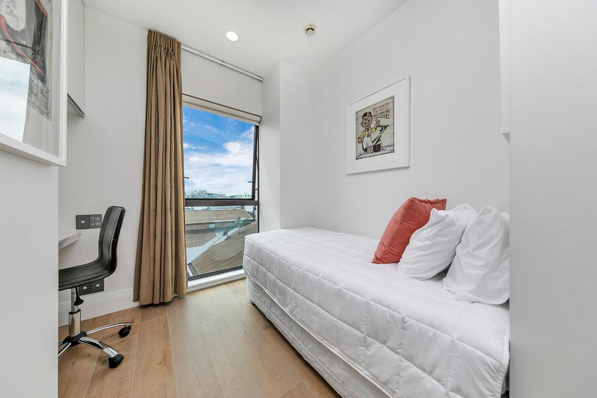 Exquisite Sun Soaked Corner Apartment Auckland