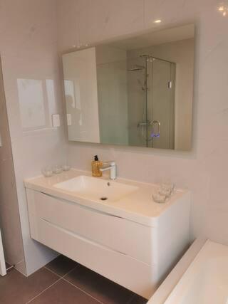 Lovely House In Central Papatoetoe *
