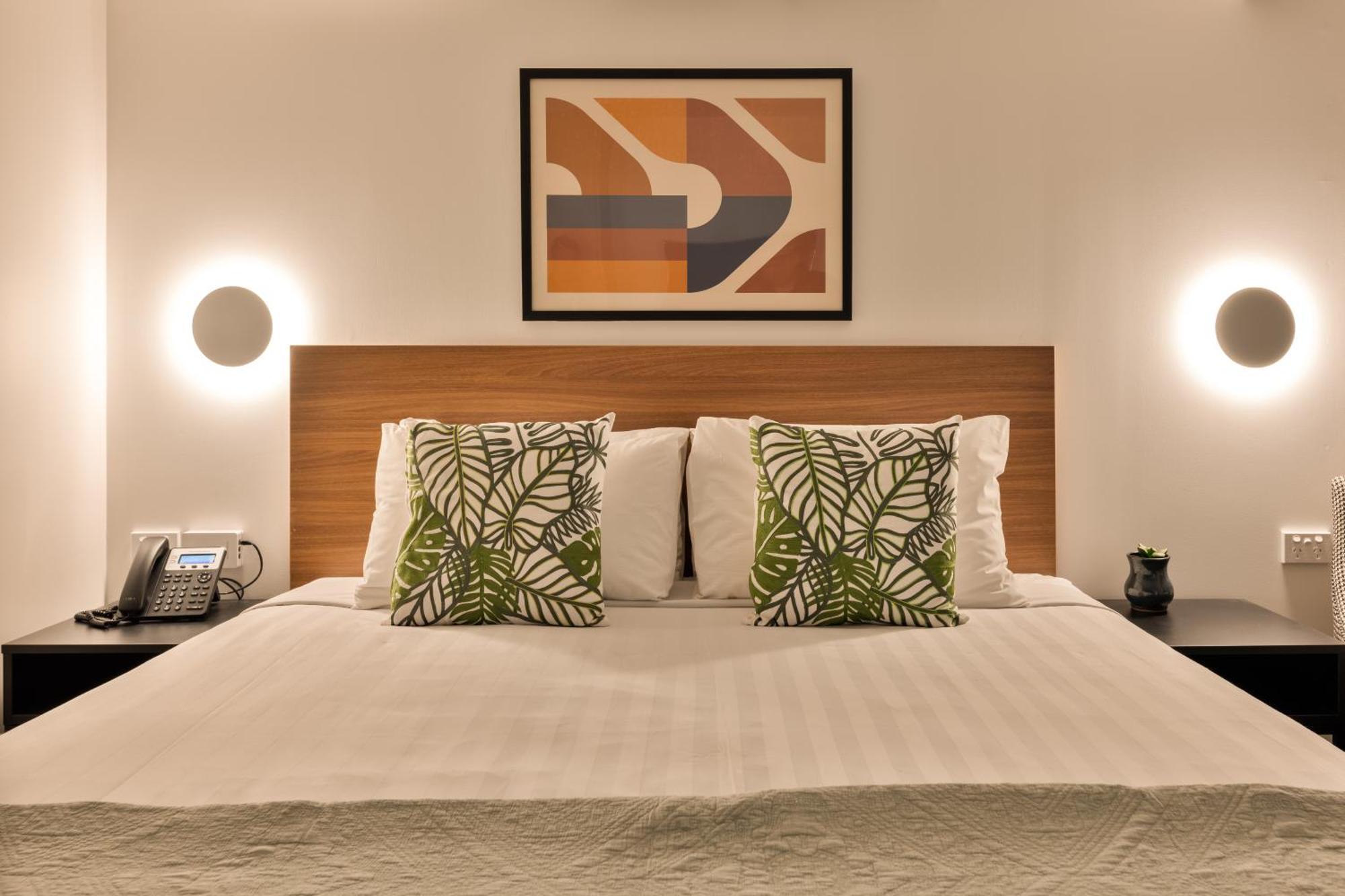 Western Newmarket & Motel 4*