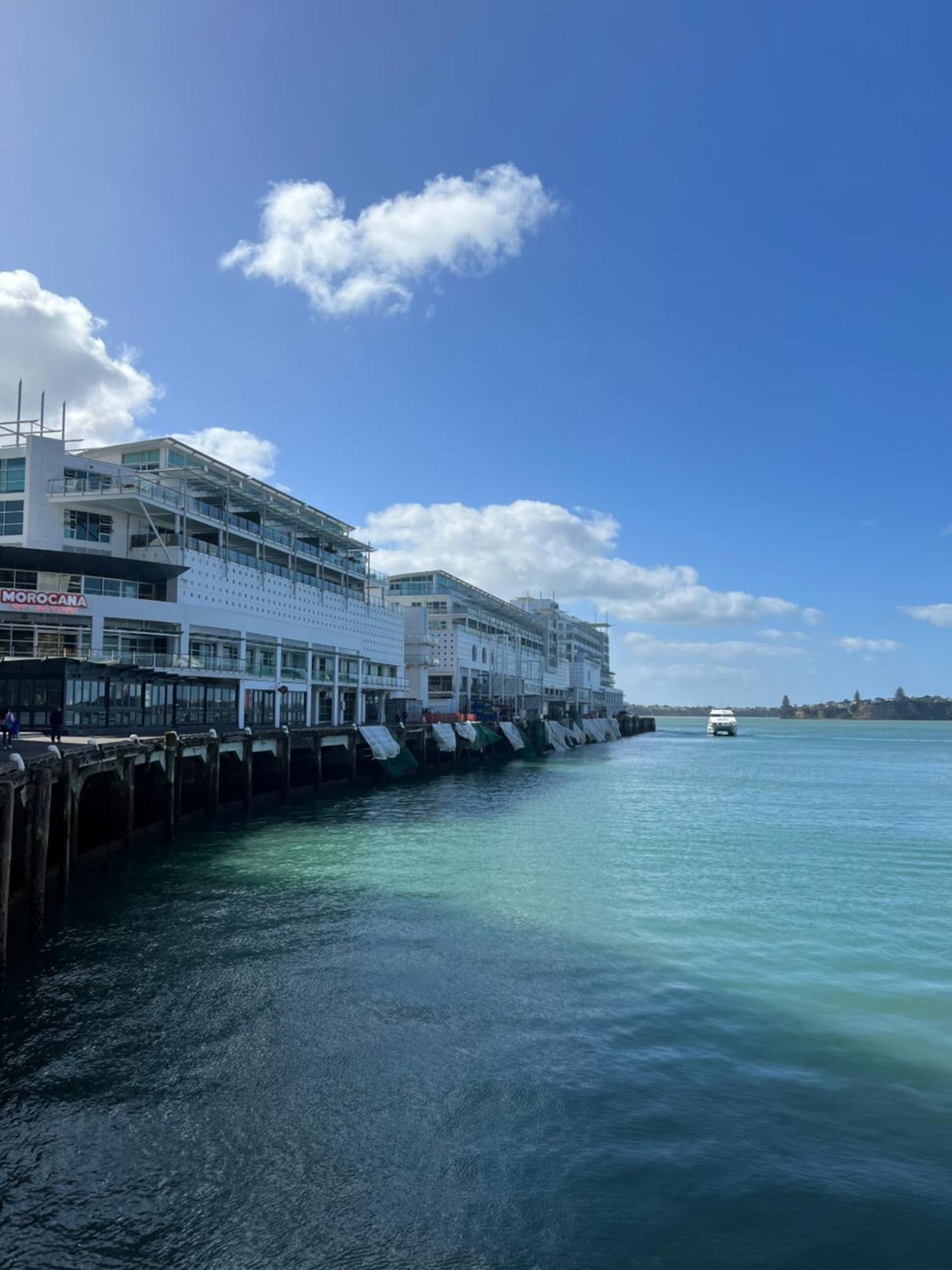 Waterfront Seaview - Same Building Block As Hilton Apartamento