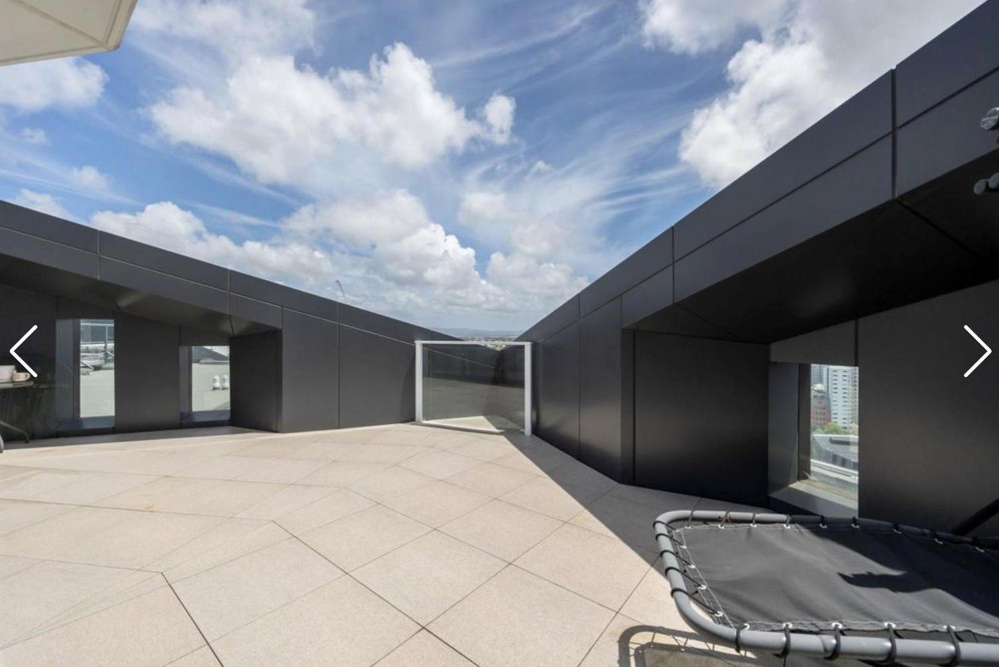 Apartment With Brilliant Views In Cbd *