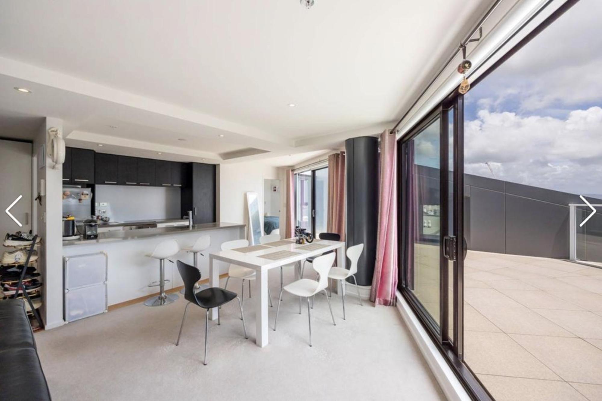 Apartment With Brilliant Views In Cbd Auckland