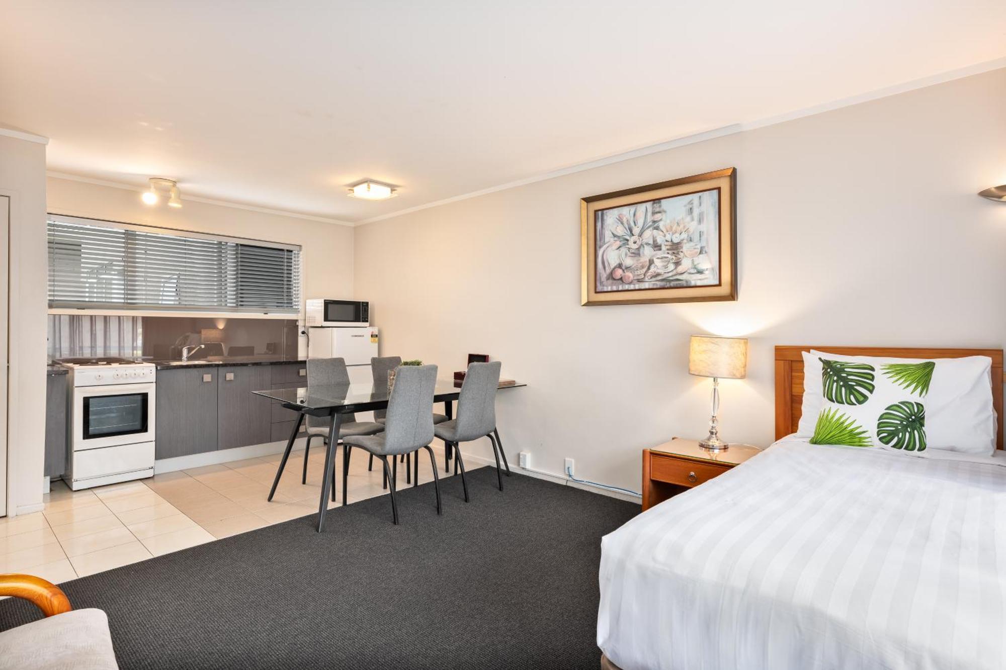 Western Newmarket & Motel