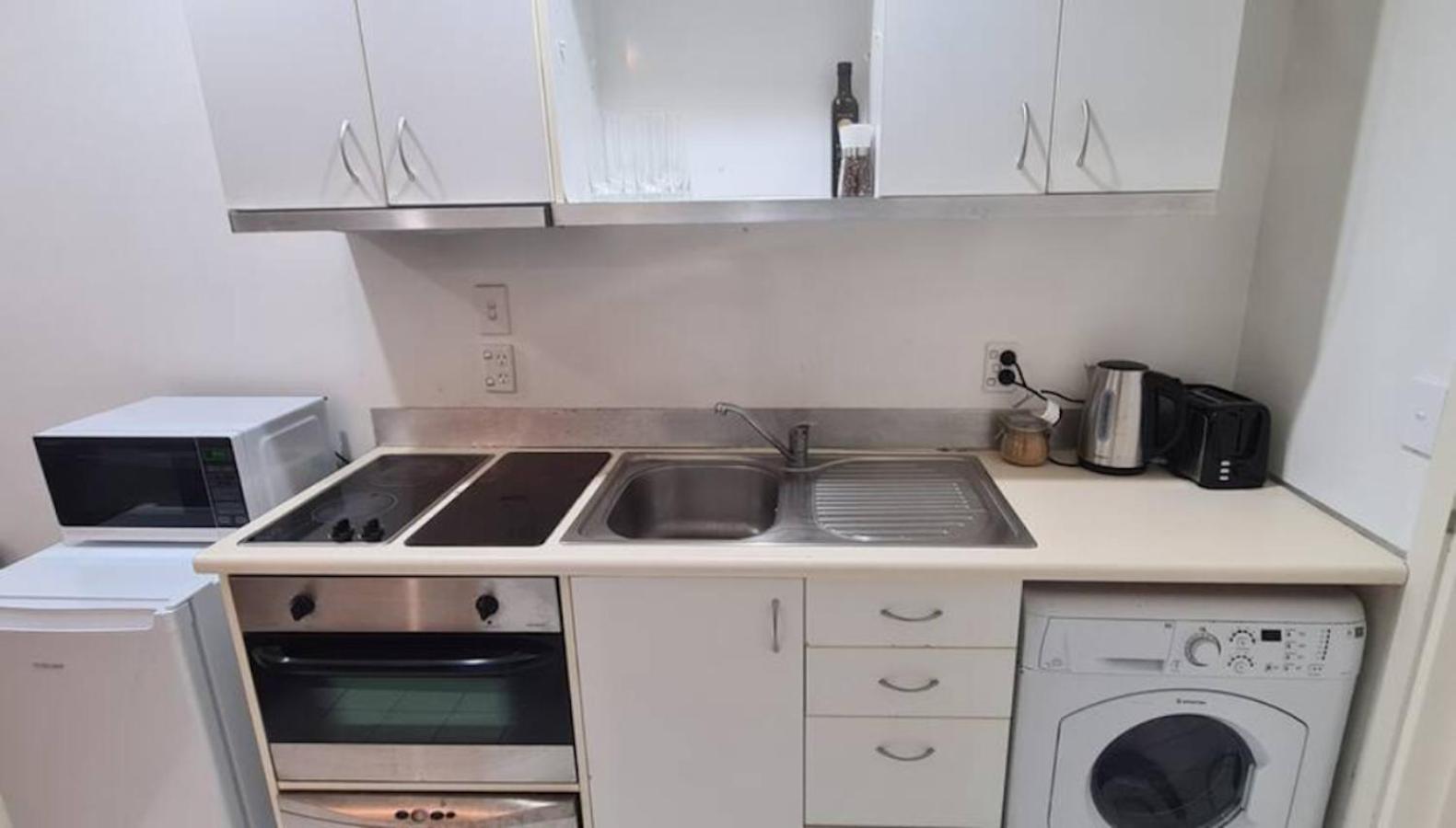 In Cbd Apartment