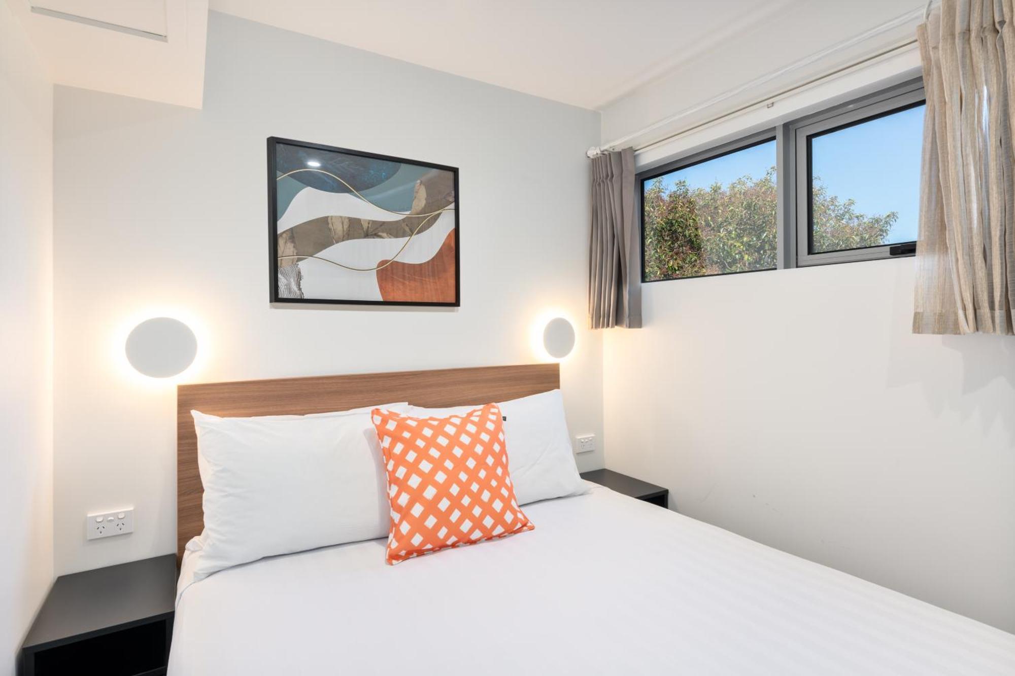 Western Newmarket & Motel 4*