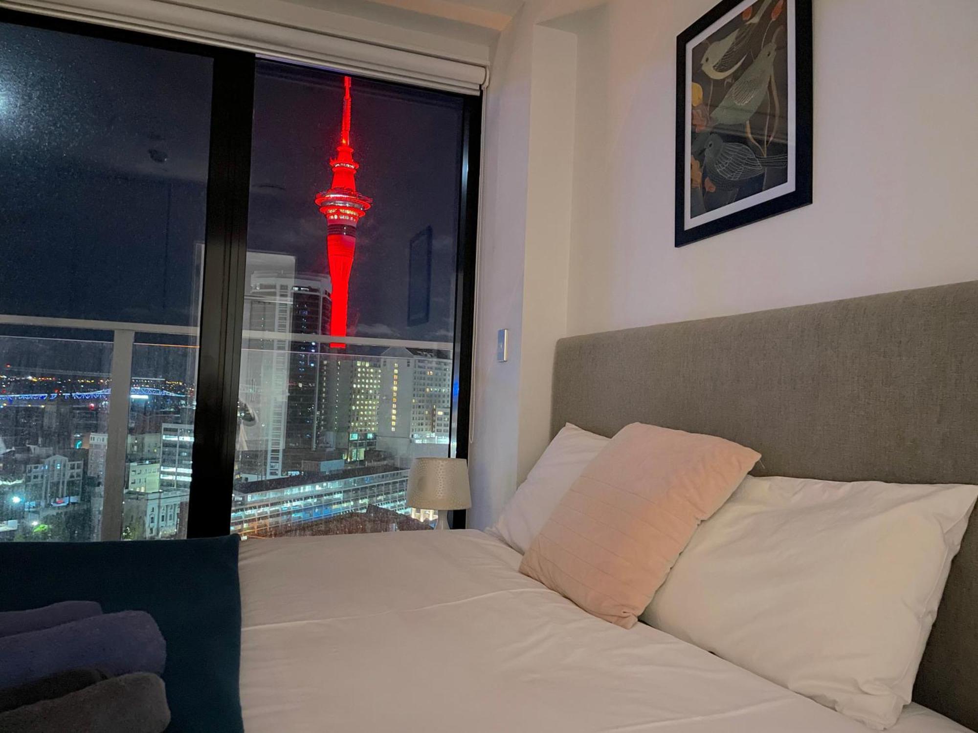 With Brilliant Views In Cbd * Auckland