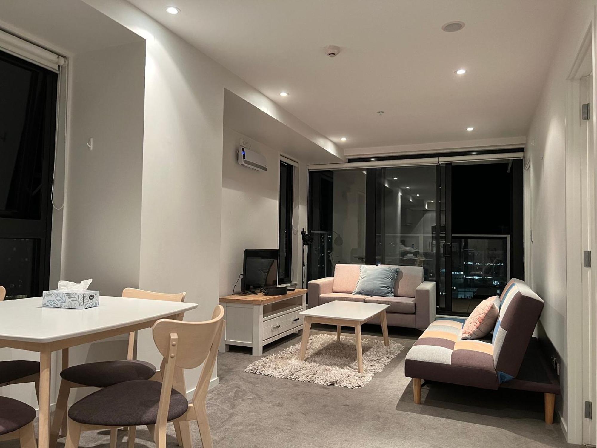 With Brilliant Views In Cbd Apartment Auckland