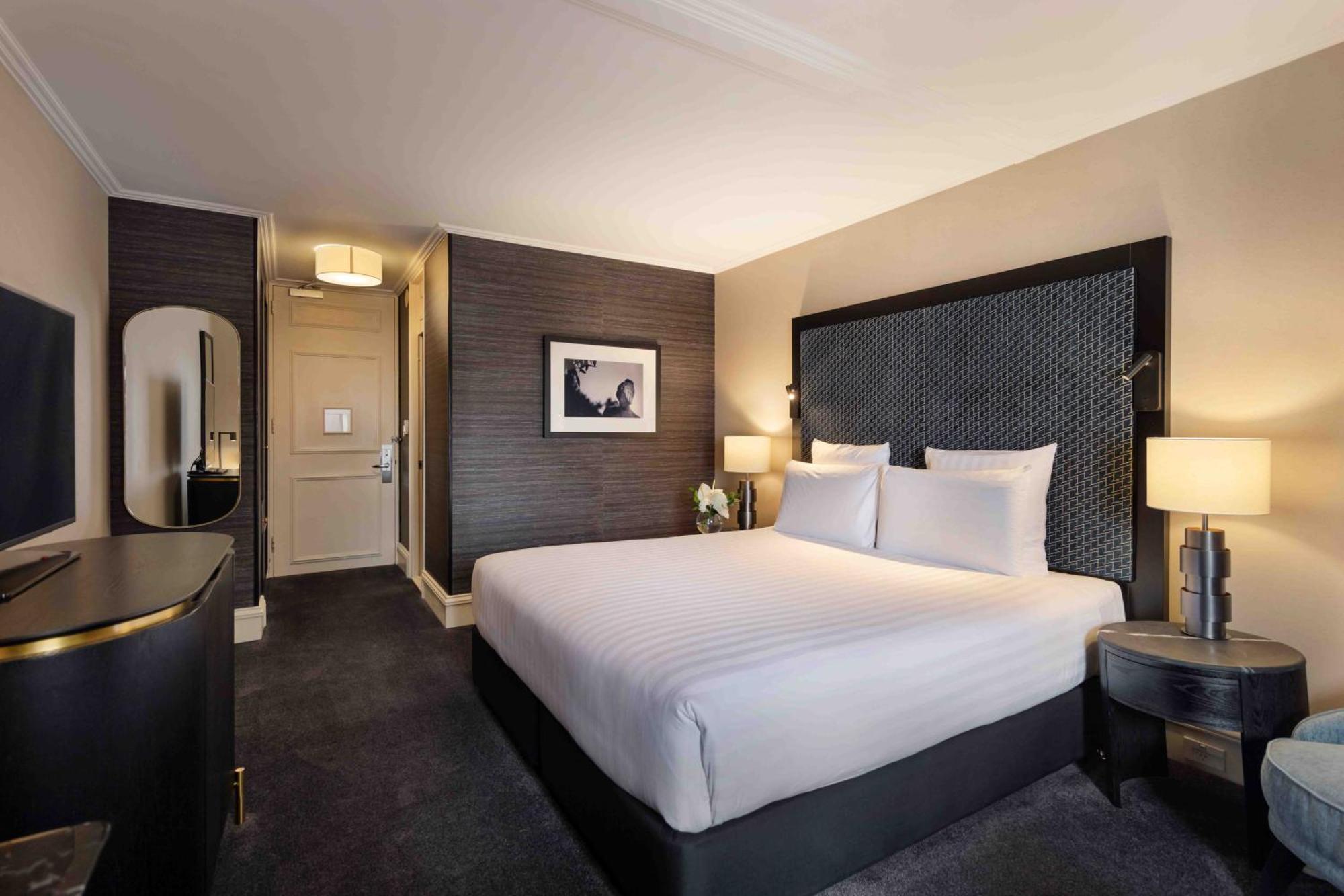 Pullman & Hotel