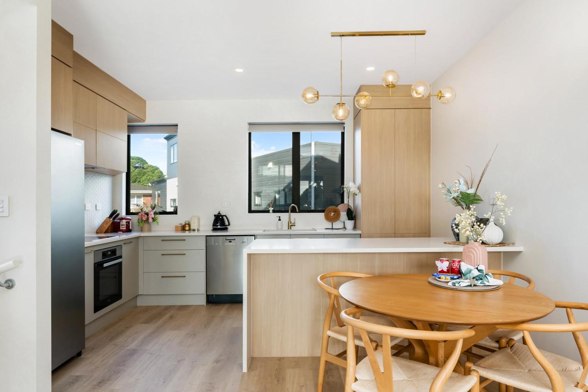 Your Away From Located Near Cbd * Auckland