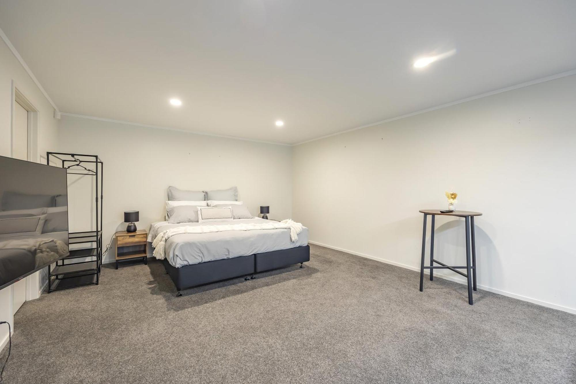 Holiday home Entire House With Pool, Auckland