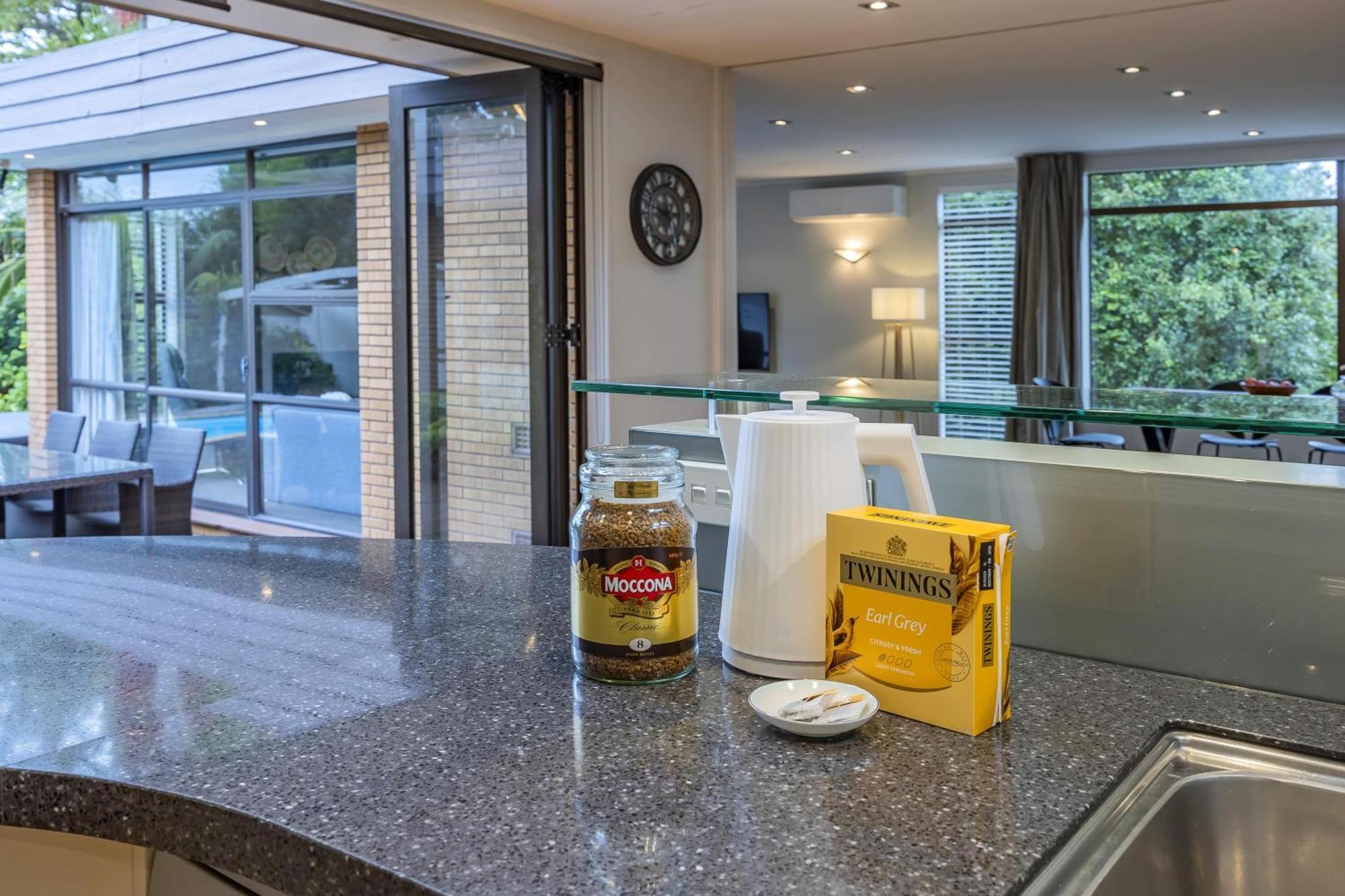Entire House With Pool, Auckland