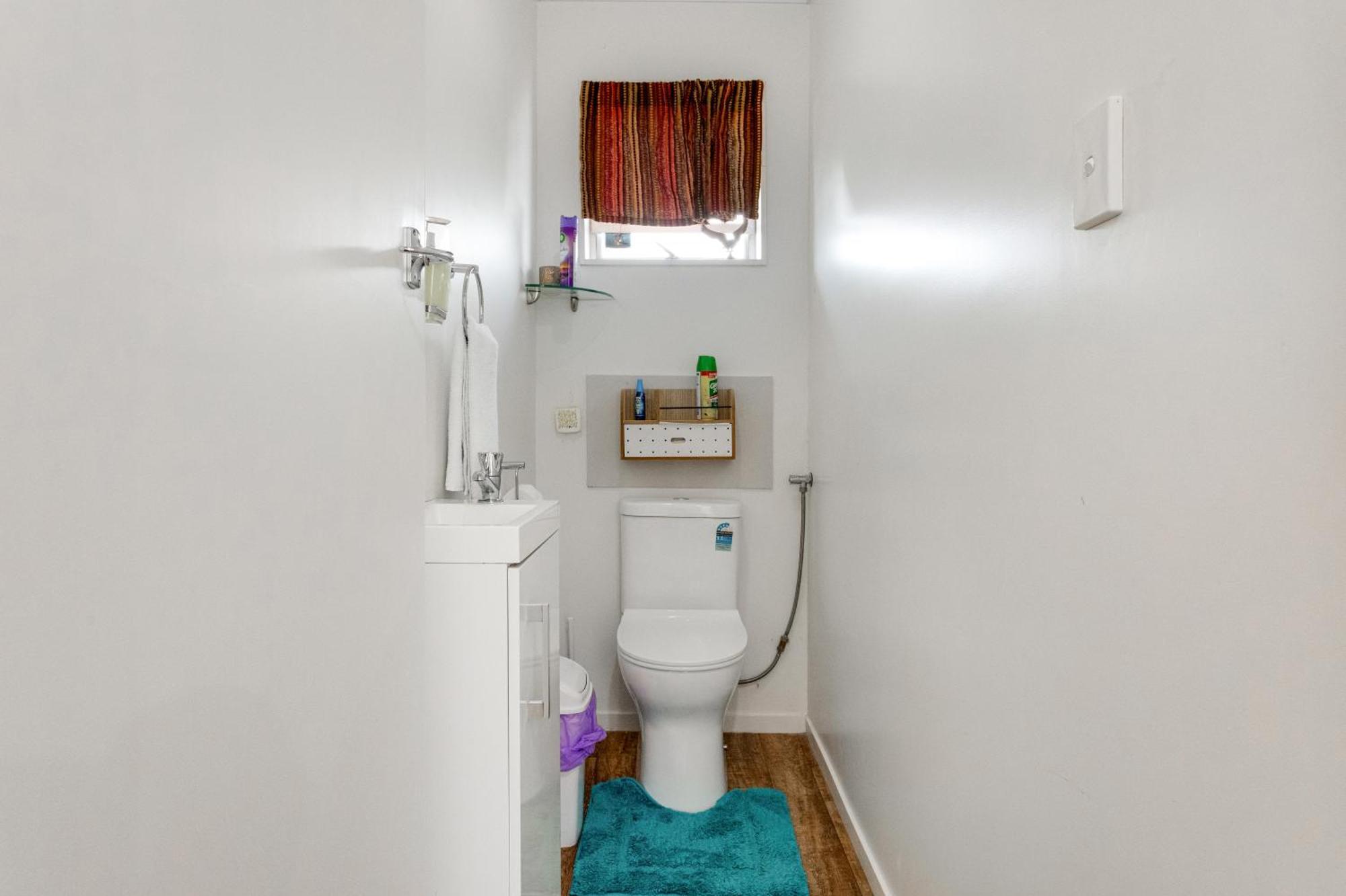 Homespun Unit With Deck, Air-con And Parking Holiday home Auckland