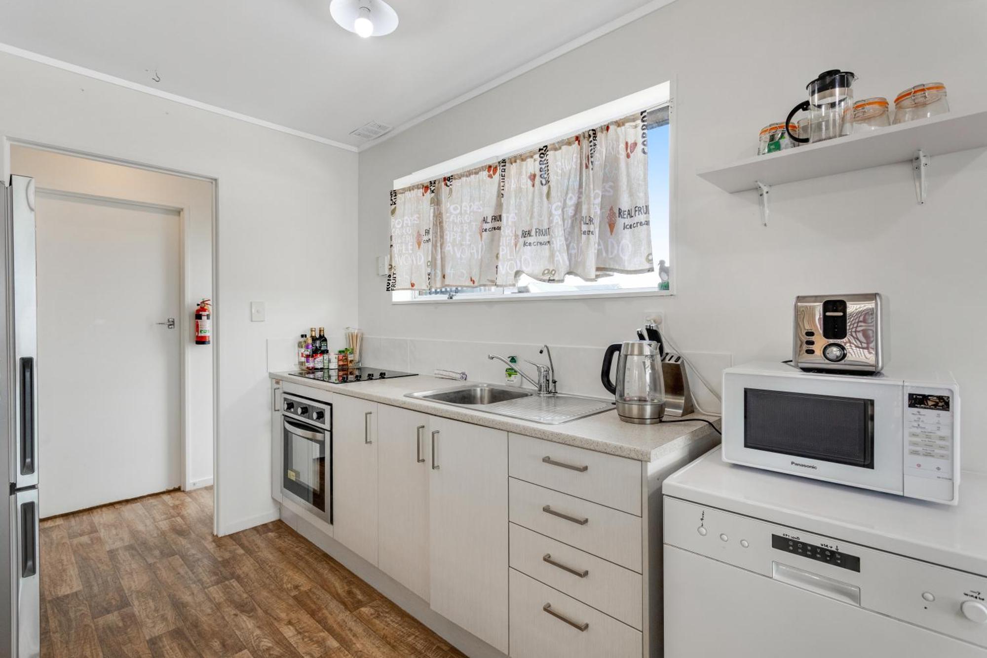 Homespun Unit With Deck, Air-con And Parking Holiday home