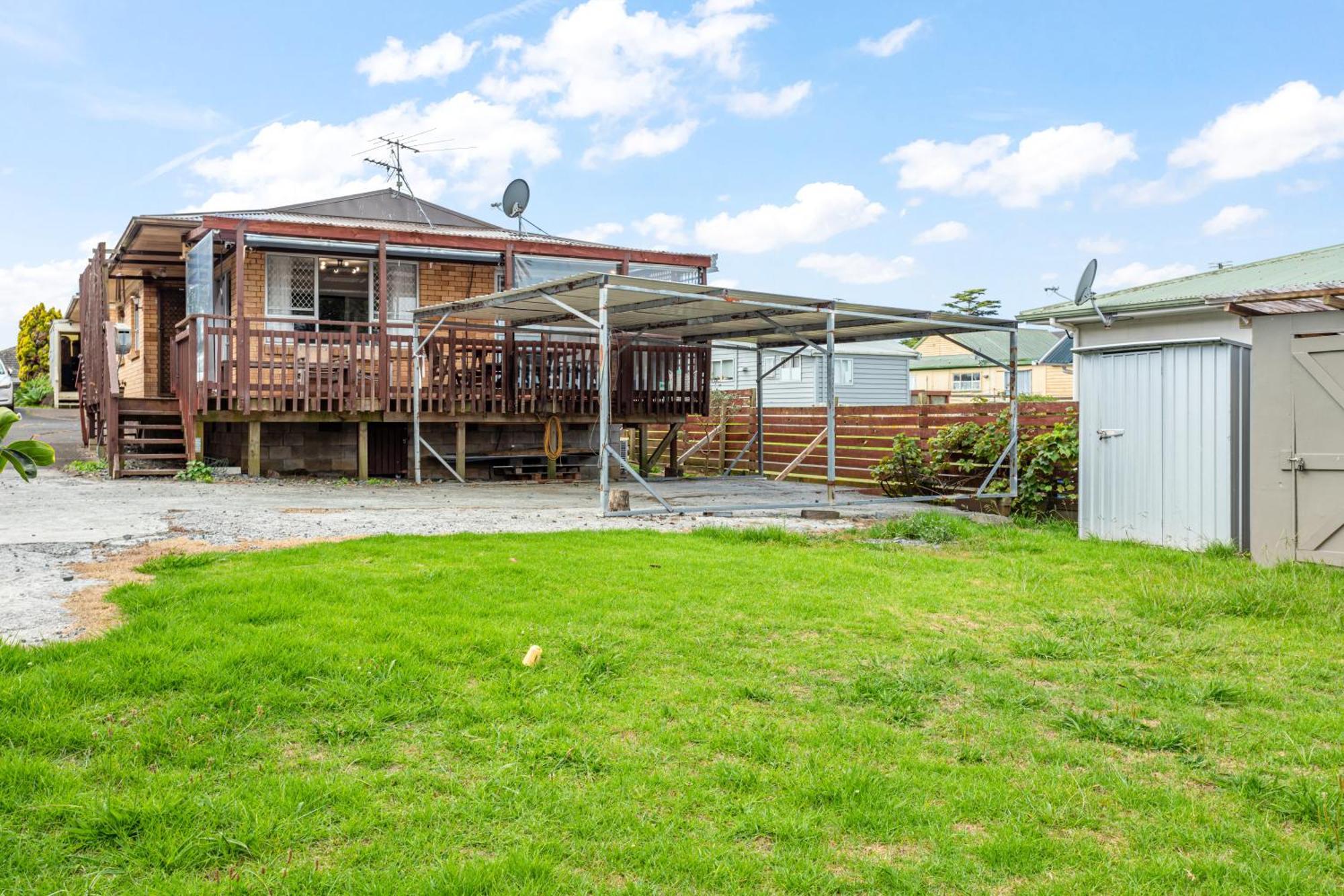 Holiday home Homespun Unit With Deck, Air-con And Parking *