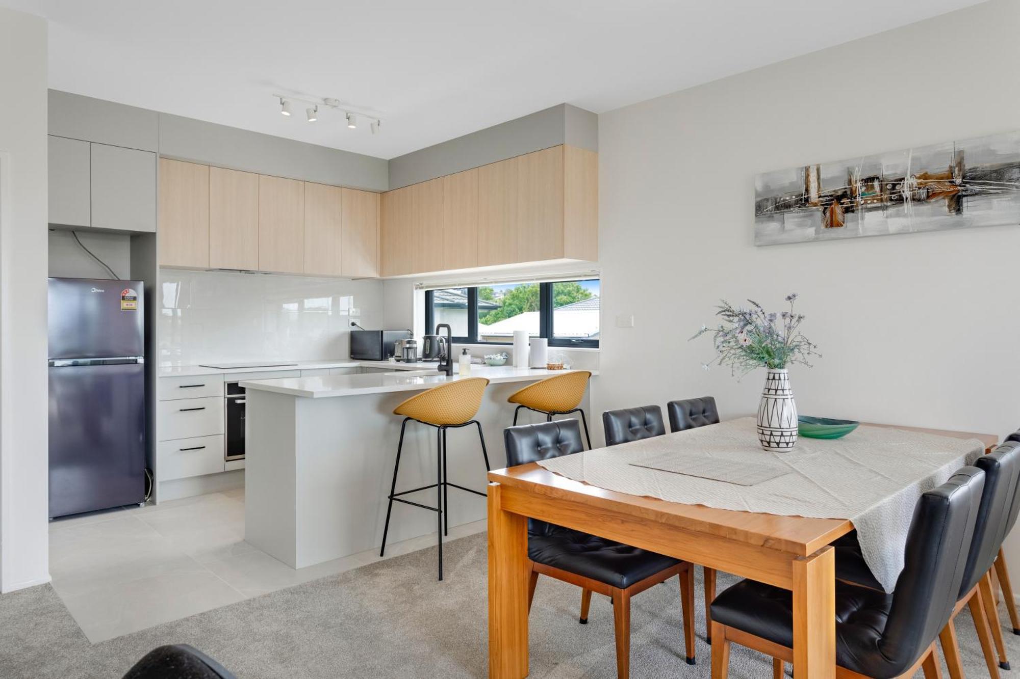 Apartment Sleek Vista Townhouse With Deck And Air-con Auckland