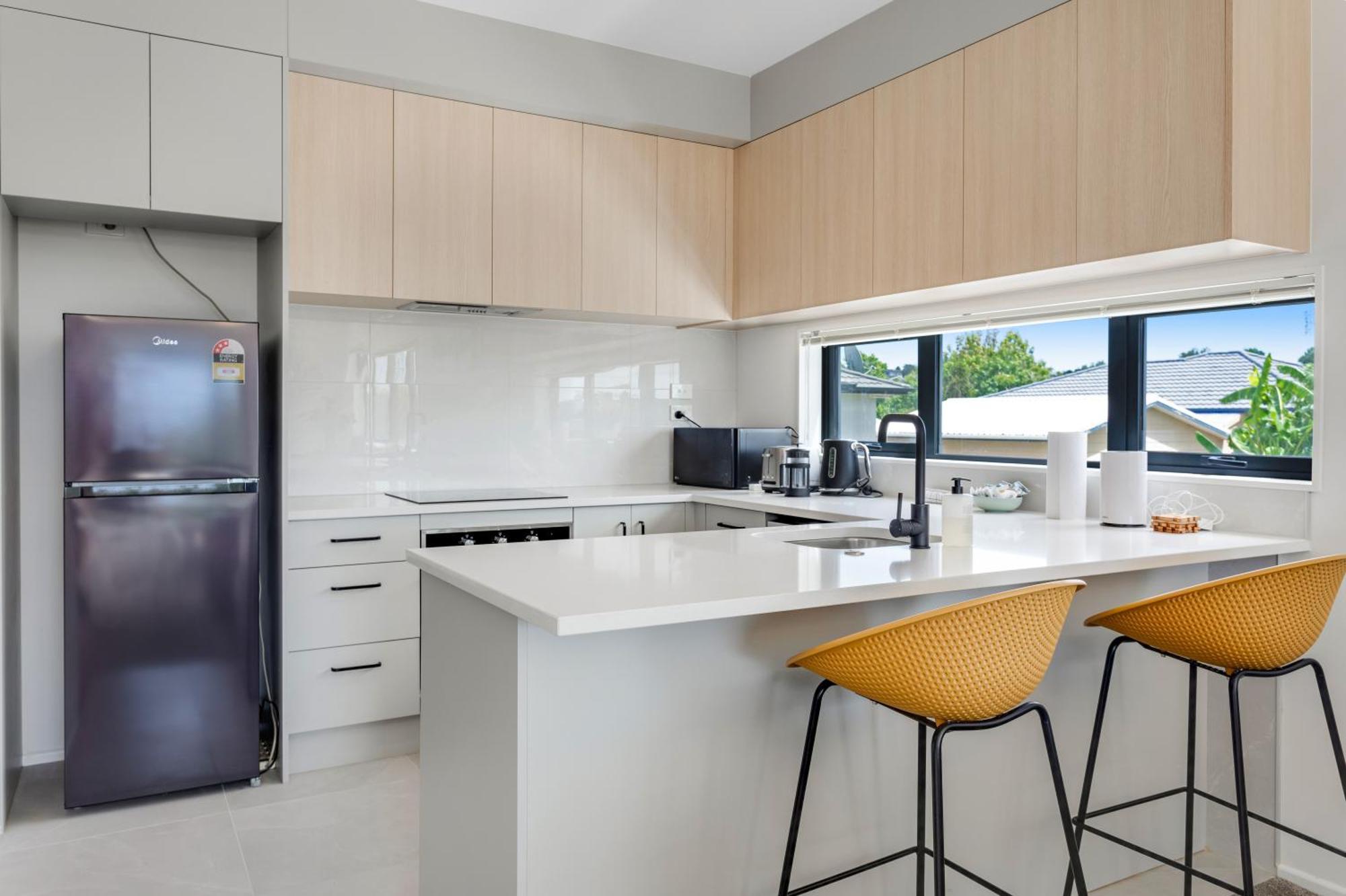 Sleek Vista Townhouse With Deck And Air-con * Auckland