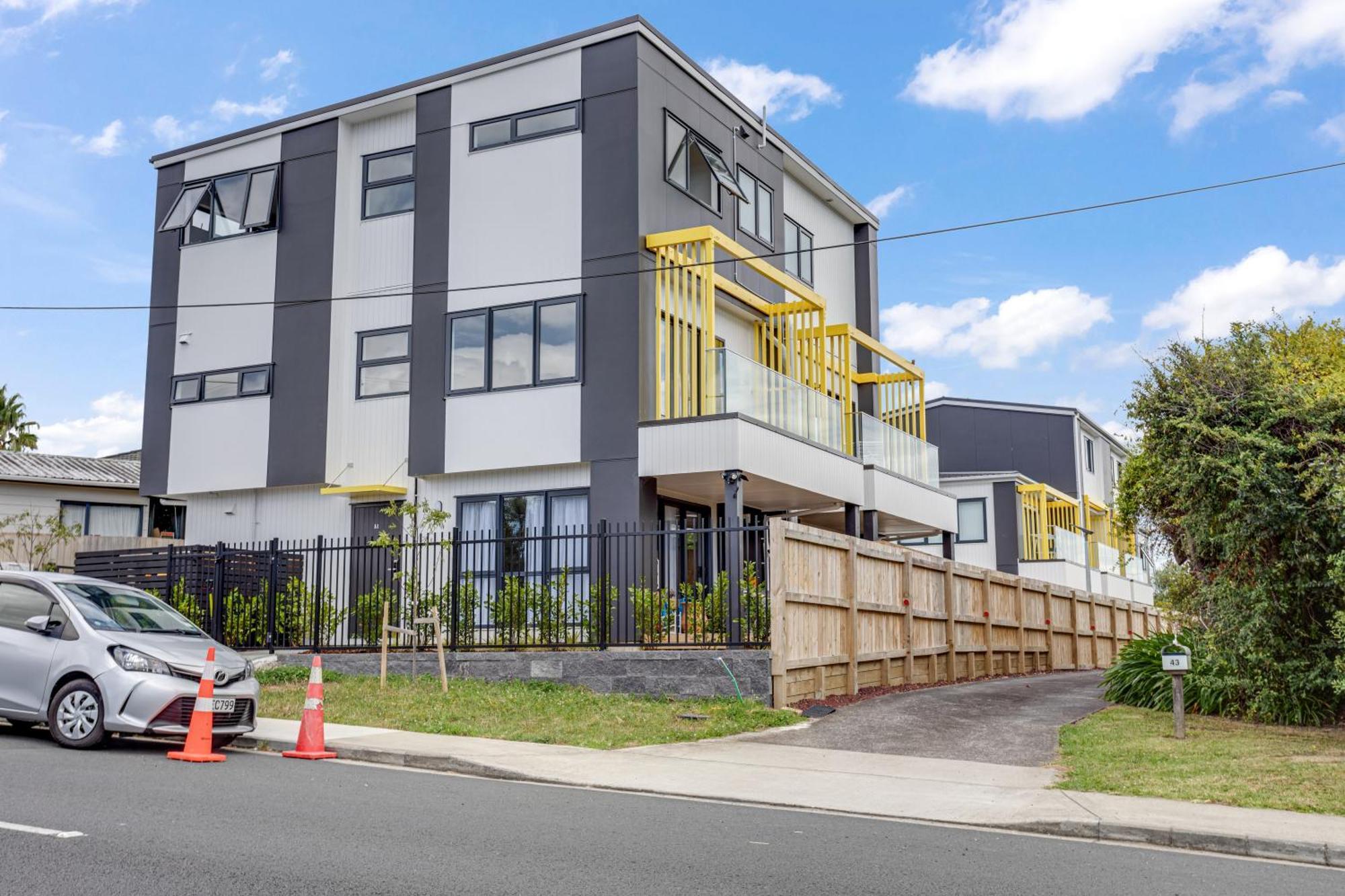 Sleek Vista Townhouse With Deck And Air-con Apartment Auckland