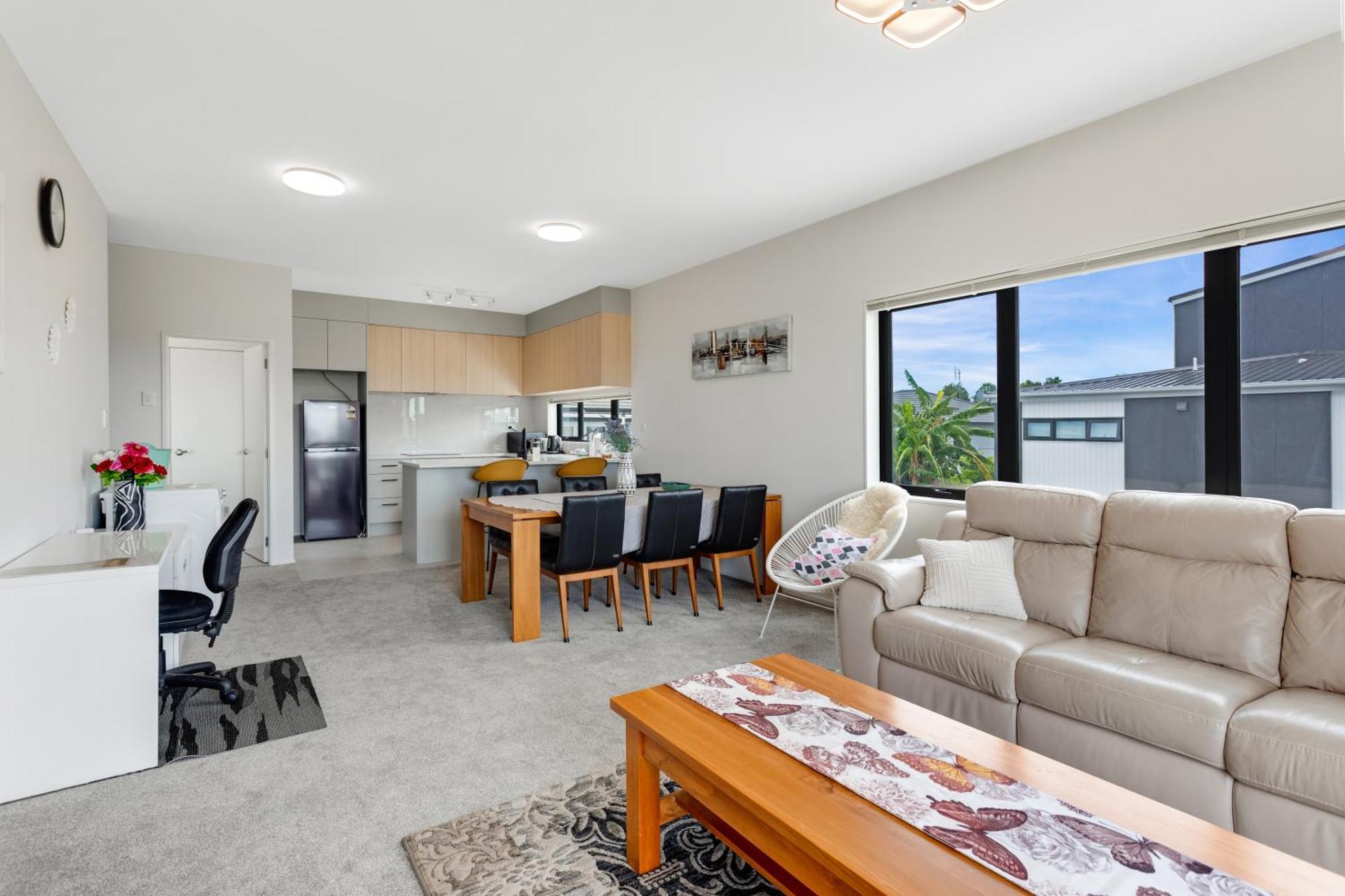 Apartment Sleek Vista Townhouse With Deck And Air-con *