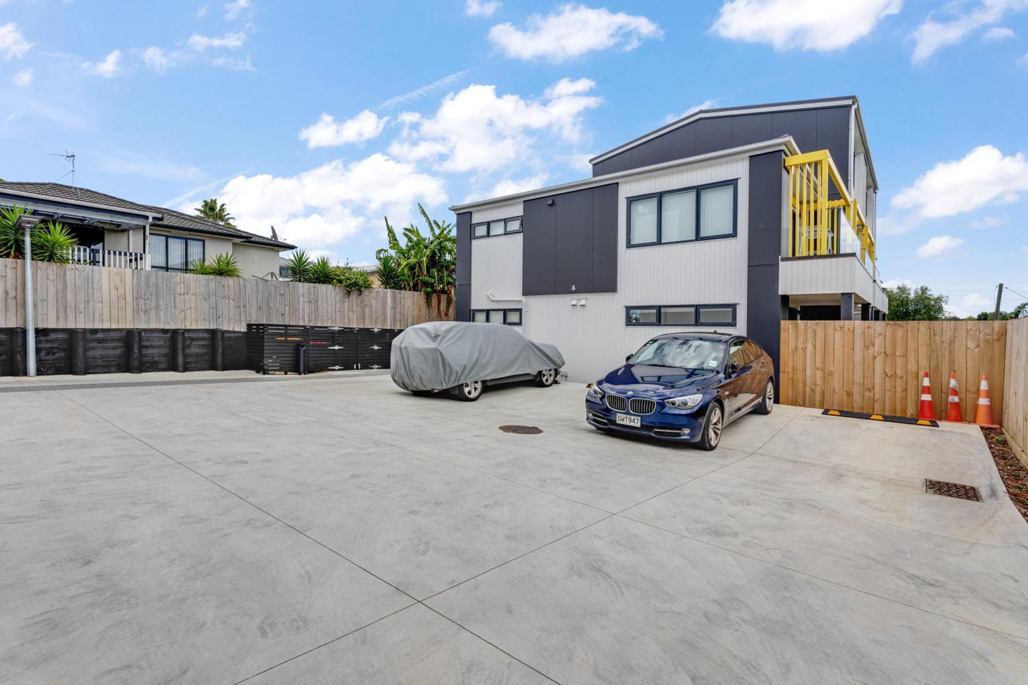 Sleek Vista Townhouse With Deck And Air-con * Auckland