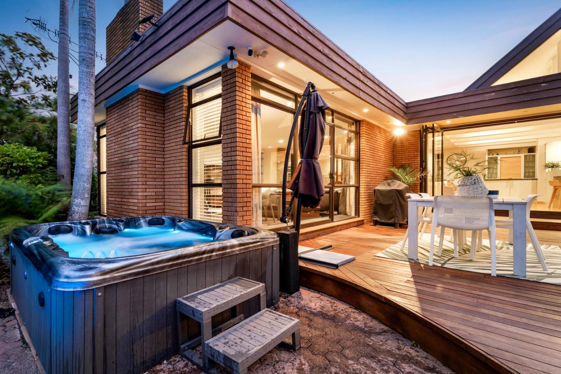 Entire House With Pool, * Auckland