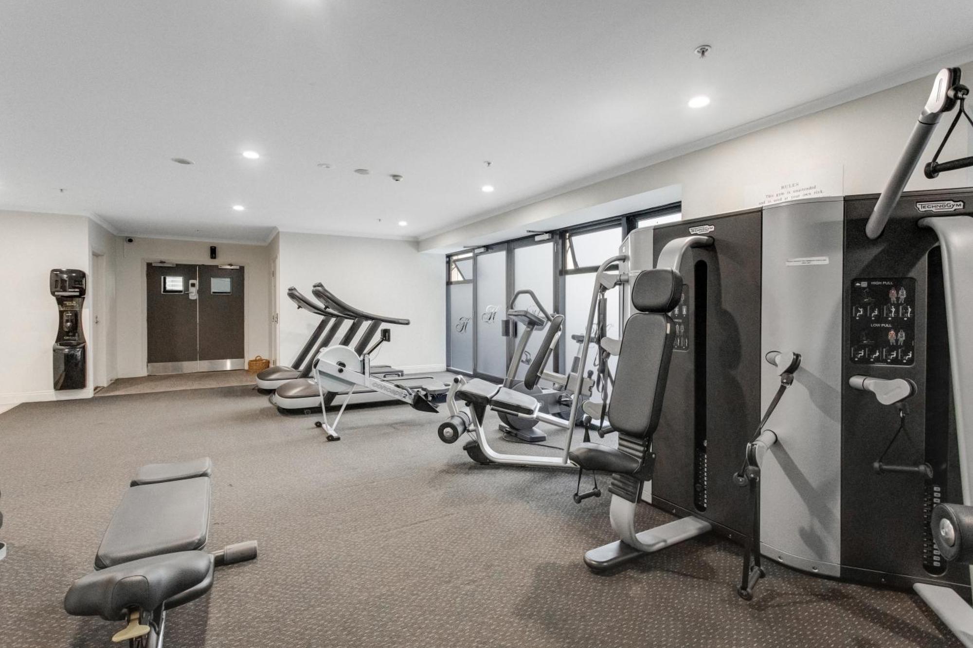 Apartment Metropolitian With Cityscape, Pool And Gym