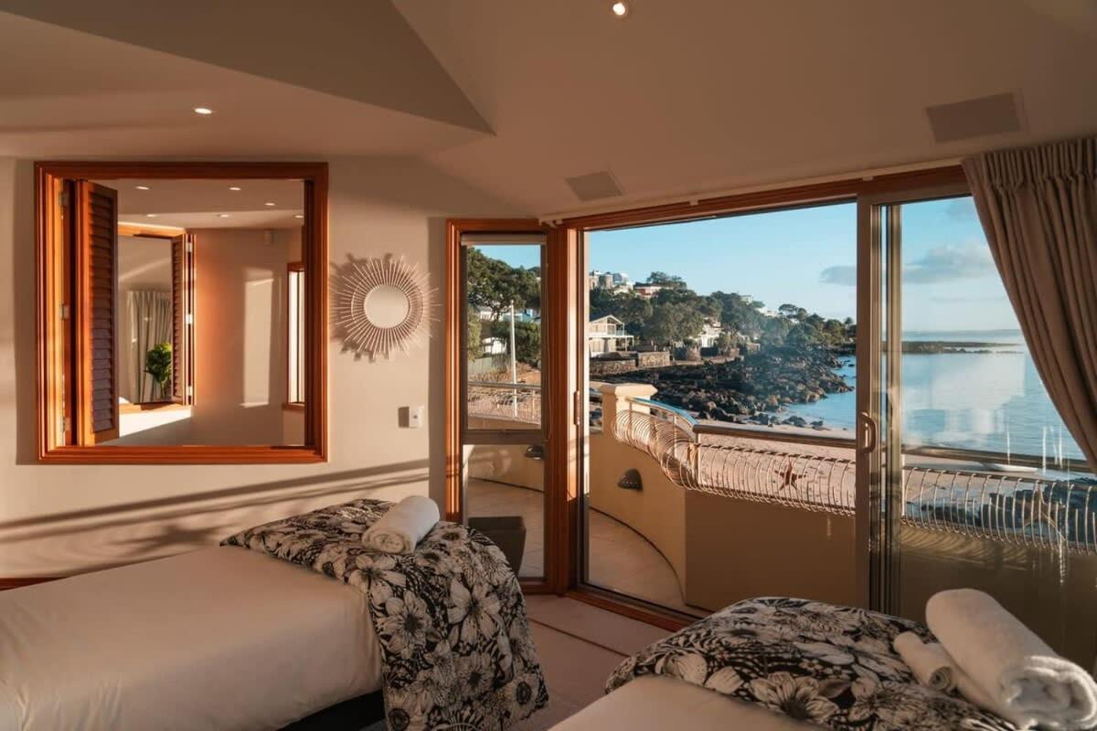 Takapuna Beachfront W Stunning Views Holiday home