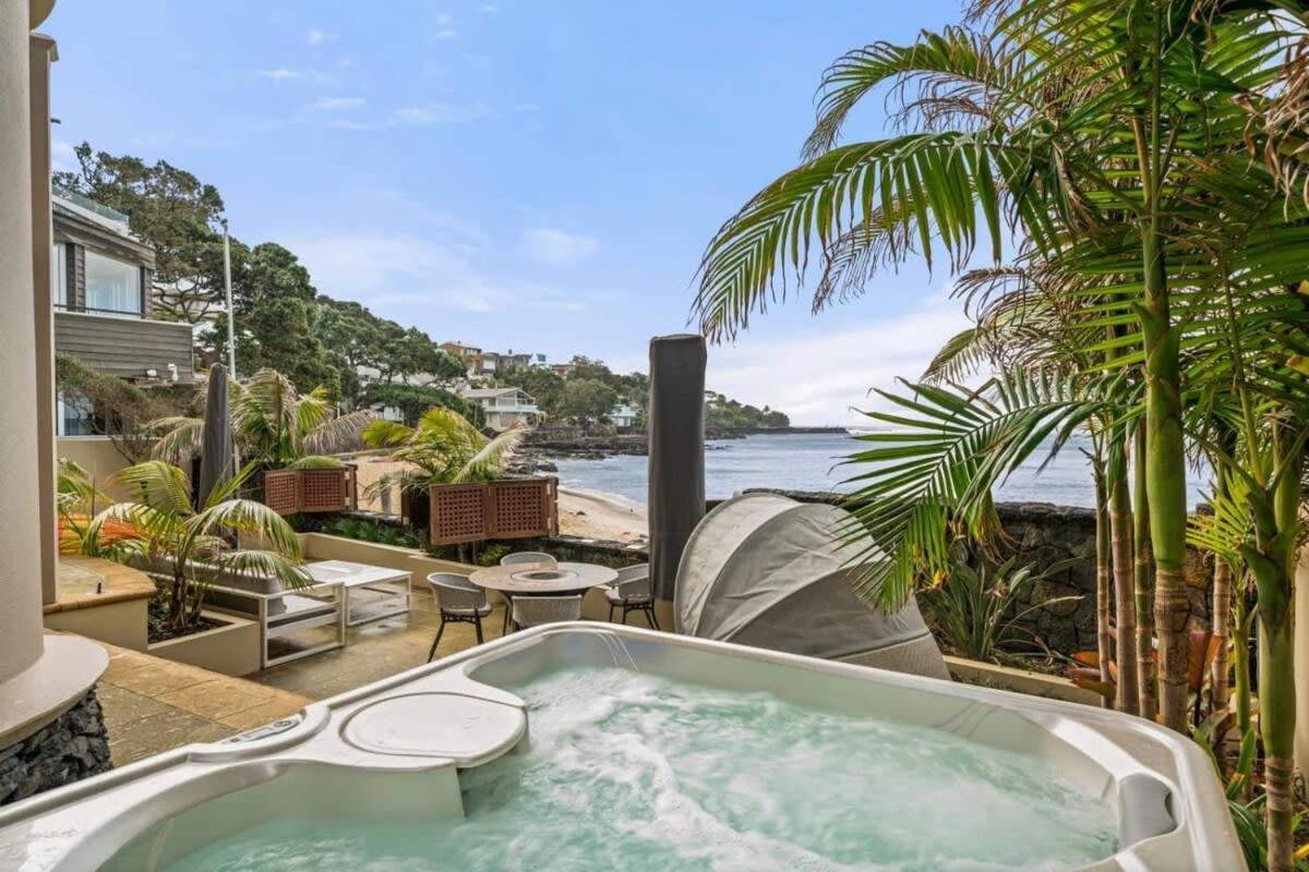 Takapuna Beachfront W Stunning Views Holiday home *