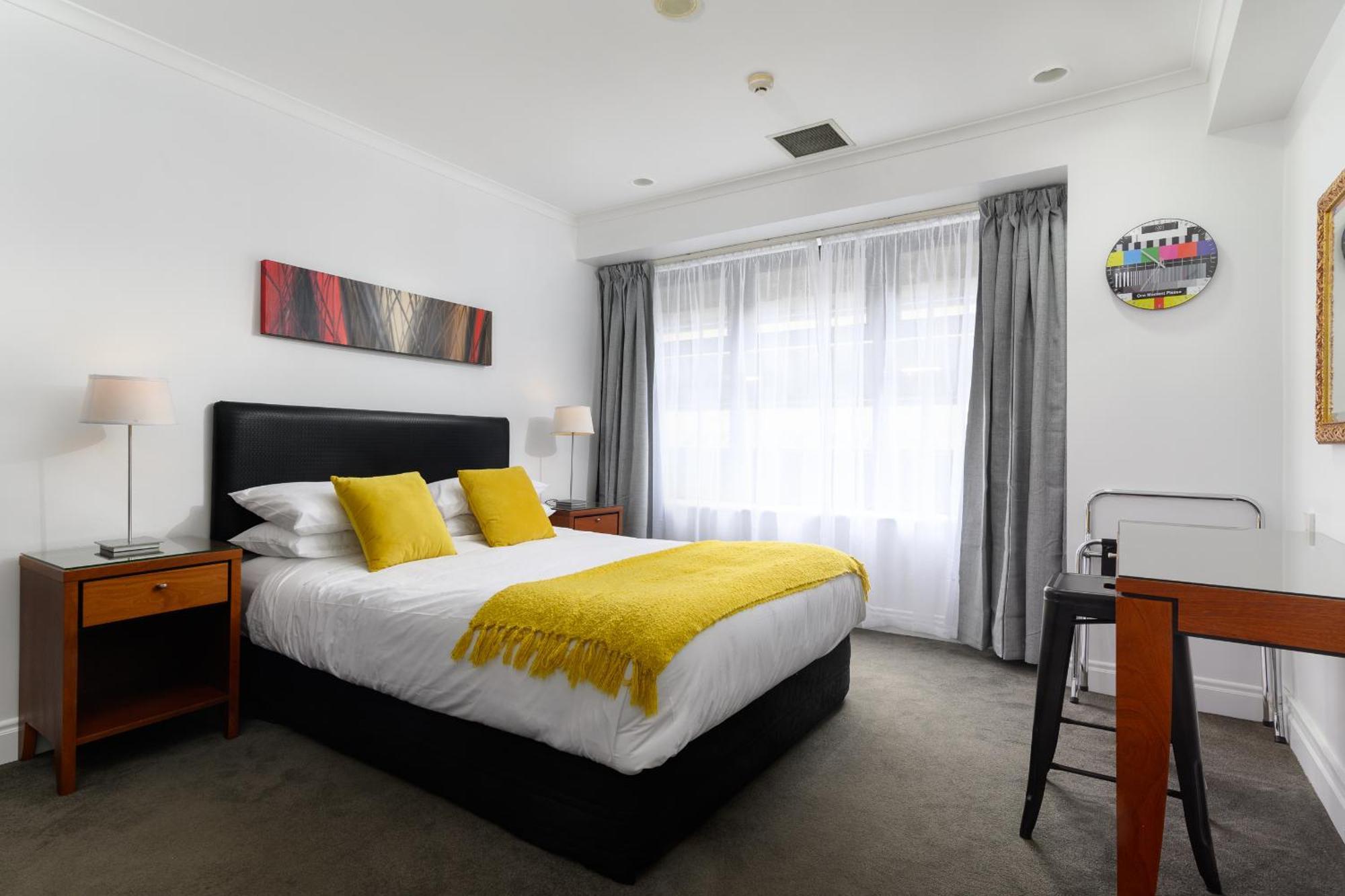 Apartment A On Queen Street *