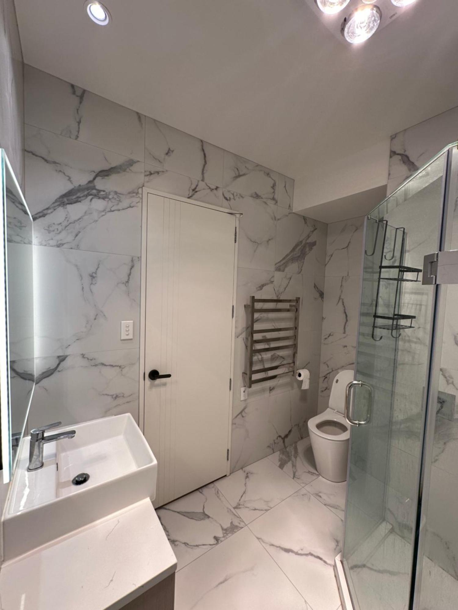 2 Bedrooms In Flat Bush * Auckland