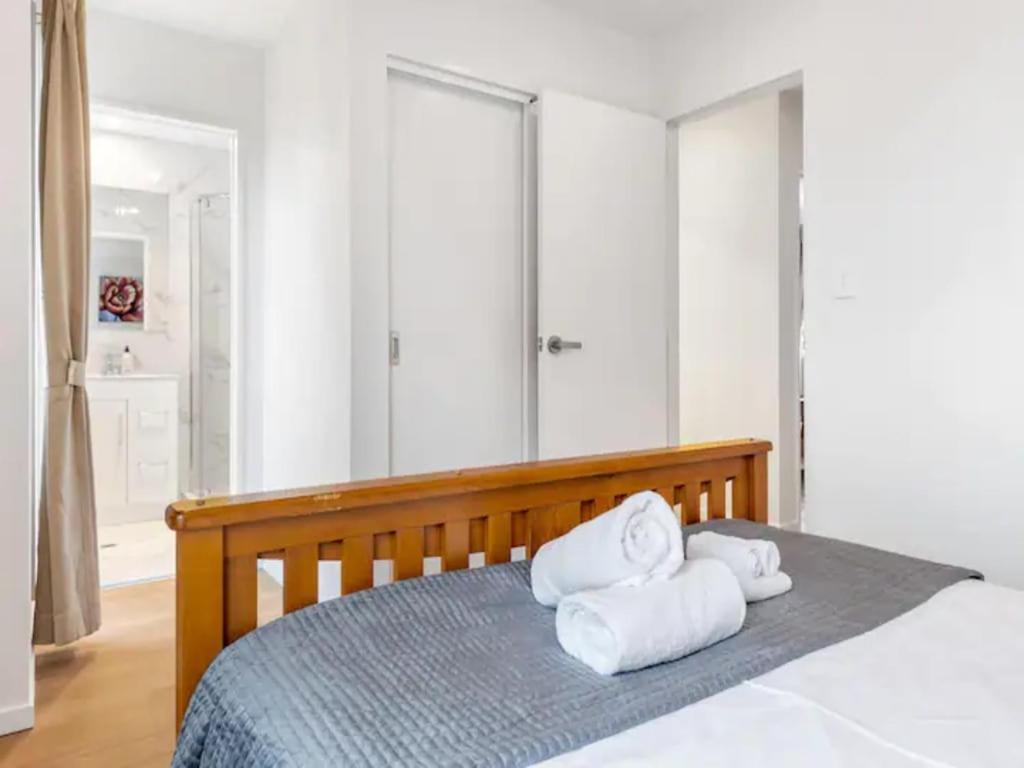 Wonderful Three Bedroom With Garage Holiday home Auckland