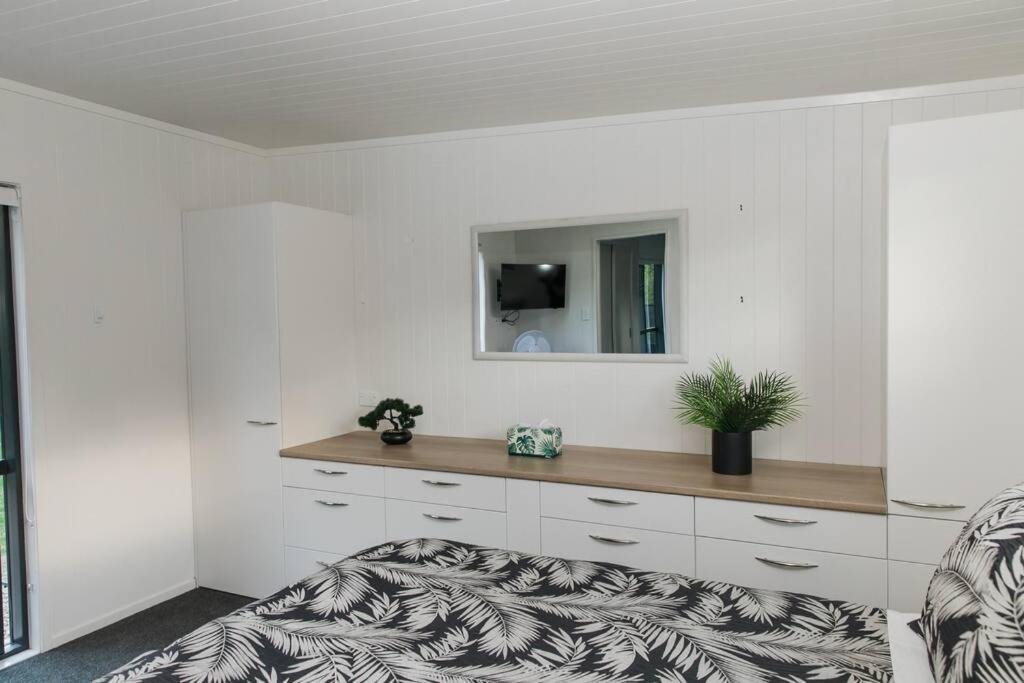 Apartment Bombay Hills Modern Retreat