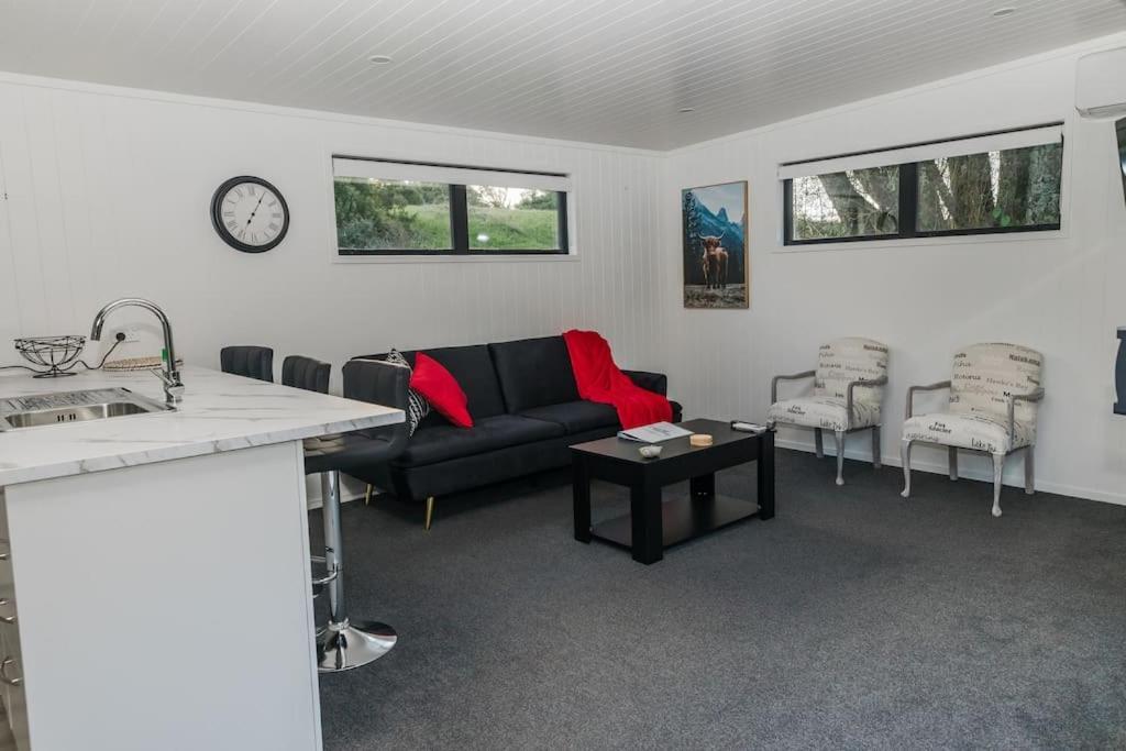 Bombay Hills Modern Retreat Apartment Auckland