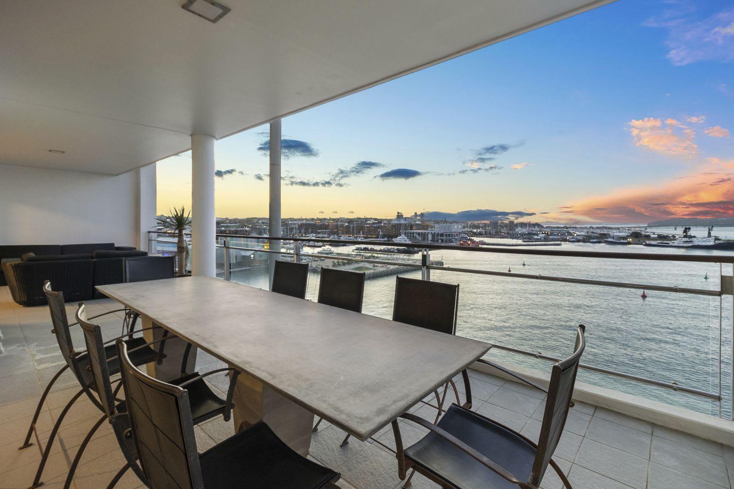 Apartment Unsurpassed View Superb 3 Bedrm Apmt *