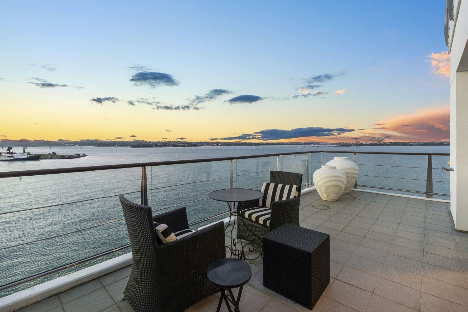 Apartment Unsurpassed View Superb 3 Bedrm Apmt Auckland