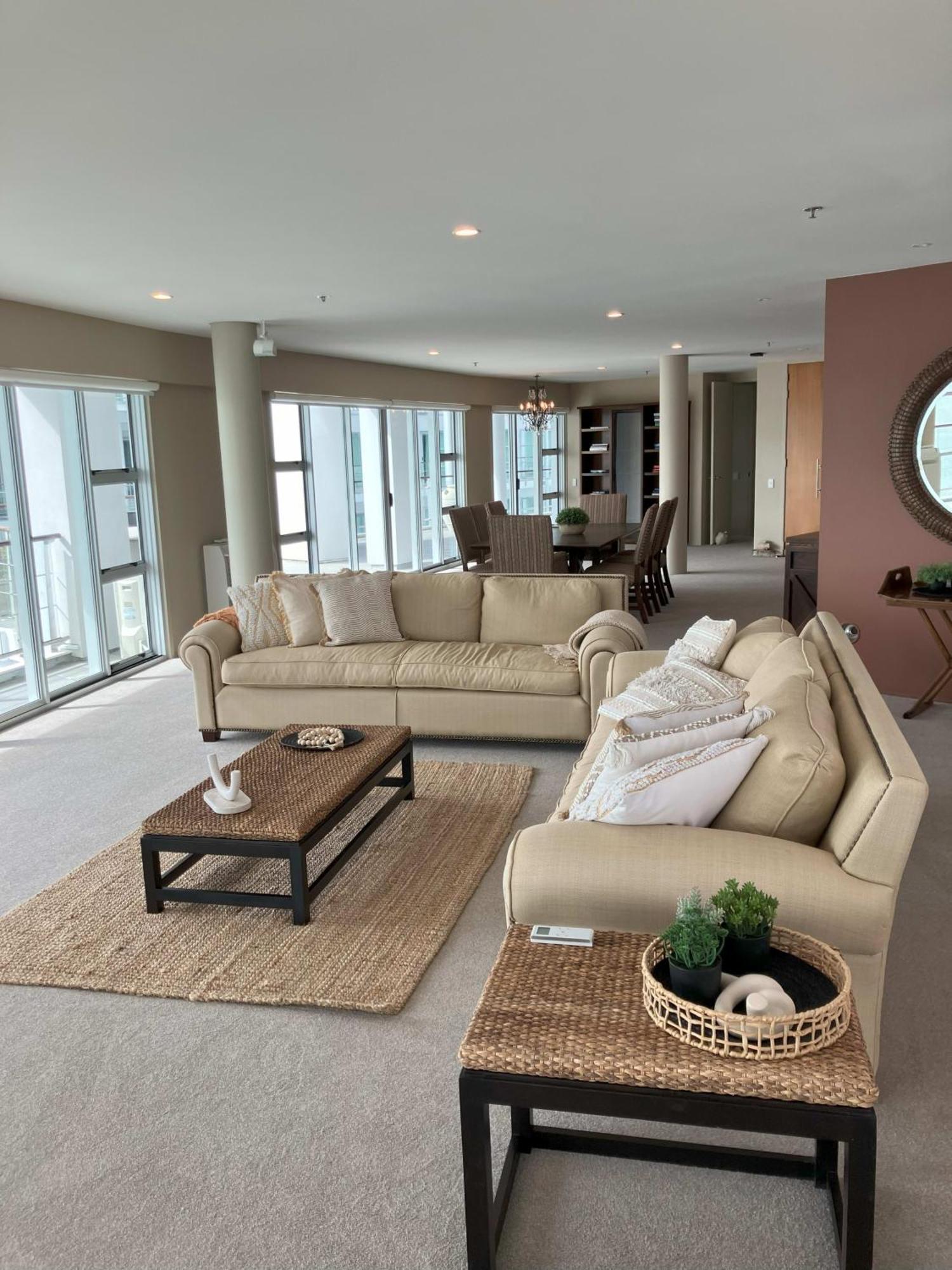 Unsurpassed View Superb 3 Bedrm Apmt Auckland