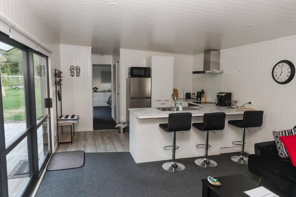Bombay Hills Modern Retreat Apartment Auckland