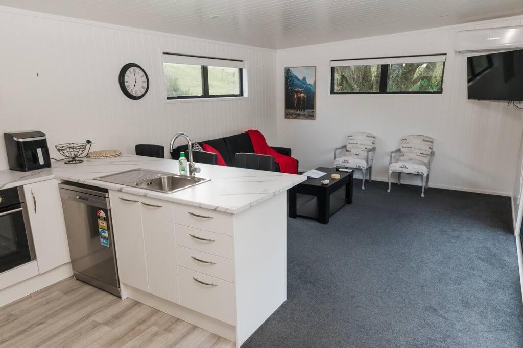 Apartment Bombay Hills Modern Retreat Auckland