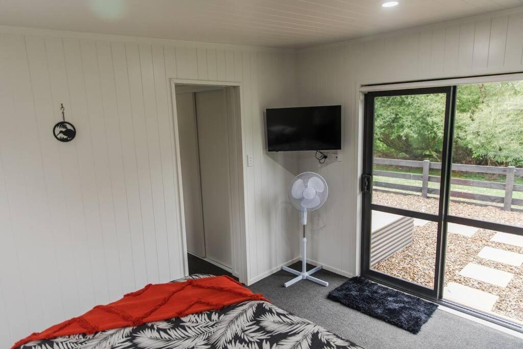 Bombay Hills Modern Retreat Auckland
