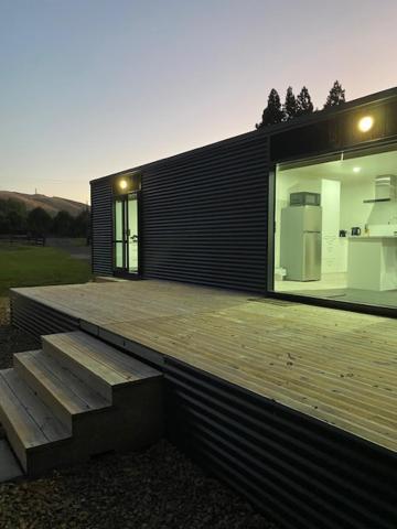 Bombay Hills Modern Retreat *